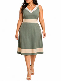 GREEN WHITE Panelled Fit & Flare Dress - Plus Size 14 to 28 (US 12 to 26)