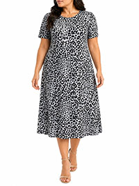 WHITE/BLACK Animal Print Short Sleeve T-Shirt Dress - Plus Size 18 to 24