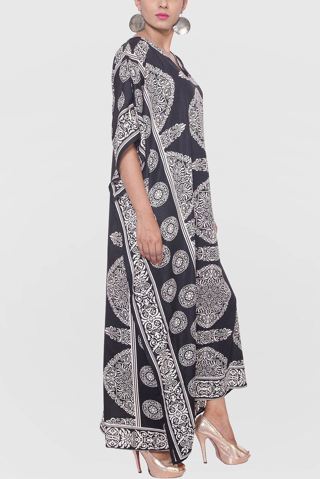 Gypsie Blu - - BLACK/WHITE Spiral Print V-Neck Kaftan Maxi Dress - Plus Size 18 to 28 (Onesize) Gypsie Blu - - BLACK/WHITE Spiral Print V-Neck Kaftan Maxi Dress - Plus Size 18 to 28 (Onesize)