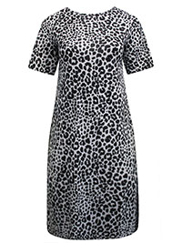 WHITE/BLACK Animal Print Short Sleeve T-Shirt Dress - Plus Size 18 to 24