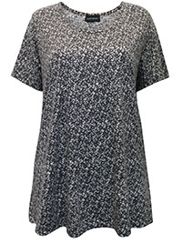 GREY Ditsy Print Short Sleeve Crinkle Top - Size 12 to 16 (S to L)