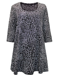 BLACK Pure Cotton Giraffe Print 3/4 Sleeve Tunic - Plus Size 16 to 24