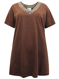 ULLAP CHOCOLATE Contrast Trim V-Neck Cotton Knit Tee - Plus Size 16/18