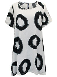 IVORY Circle Print Textured Dipped Hem Top - Plus Size 16 to 30/32