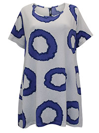 WHITE Circle Print Textured Dipped Hem Top - Plus Size 16 to 30/32