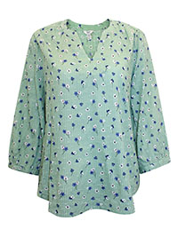 GREEN Floral Print Seersucker 3/4 Sleeve Top - Plus Size 14 to 16